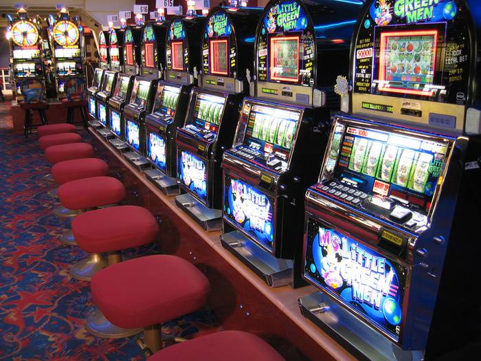Como funcionam as slot machines